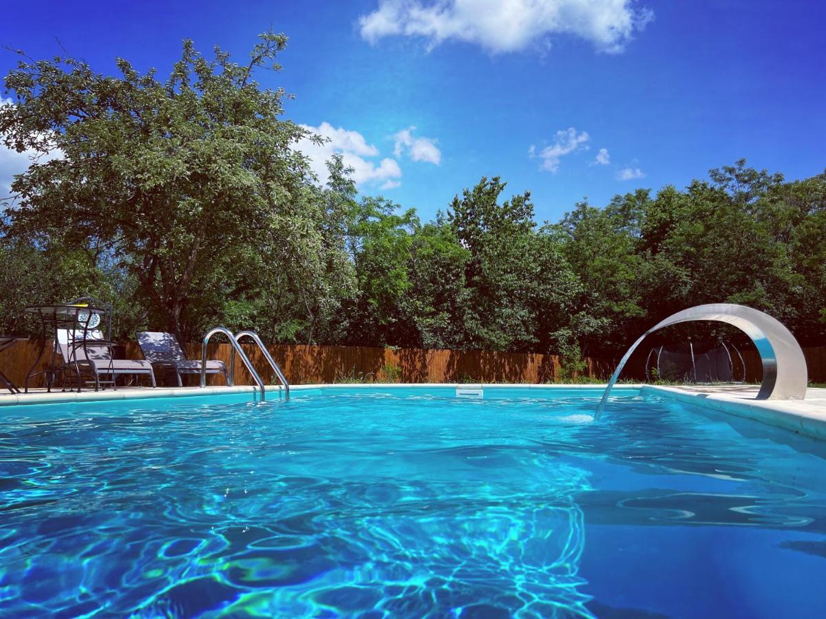 Horace Guesthouse Pool & Hot Tub & Bikes & River Dejani ภายนอก รูปภาพ