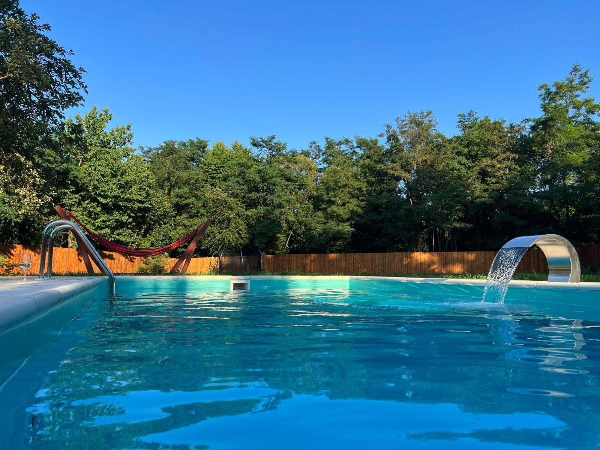 Horace Guesthouse Pool & Hot Tub & Bikes & River Dejani ภายนอก รูปภาพ